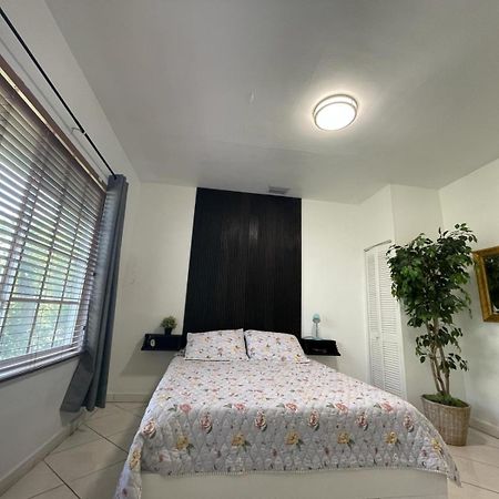 Private Suite Next To Calle Ocho Miami Exterior photo