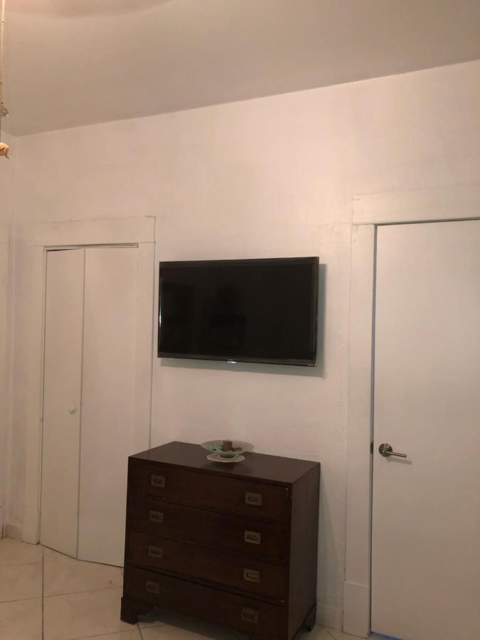 Private Suite Next To Calle Ocho Miami Exterior photo