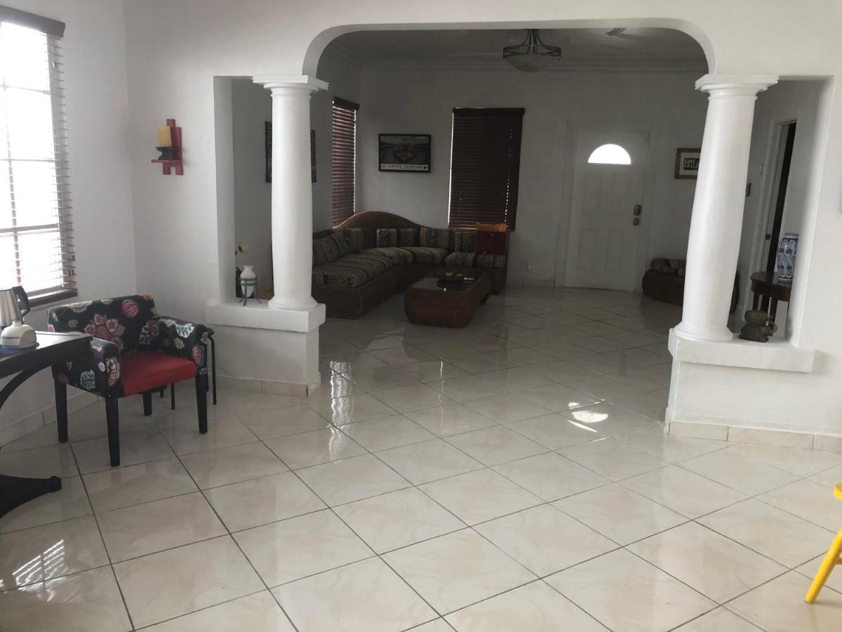 Private Suite Next To Calle Ocho Miami Exterior photo