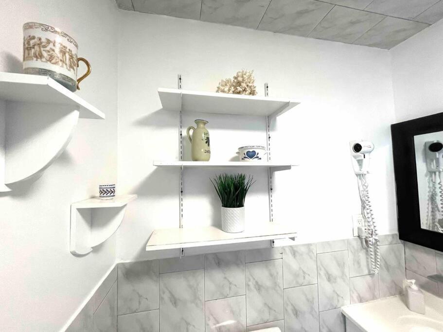 Private Suite Next To Calle Ocho Miami Exterior photo