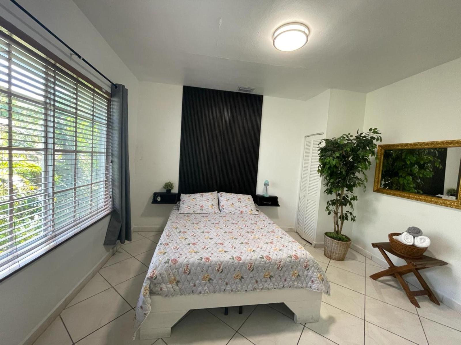 Private Suite Next To Calle Ocho Miami Exterior photo