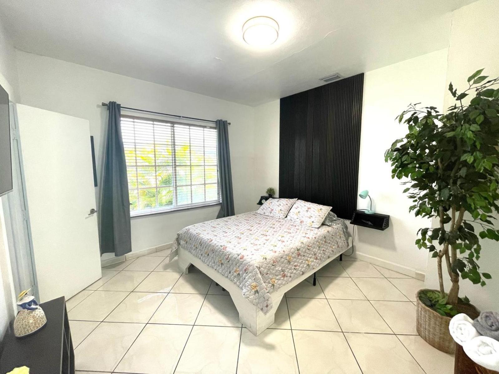 Private Suite Next To Calle Ocho Miami Exterior photo