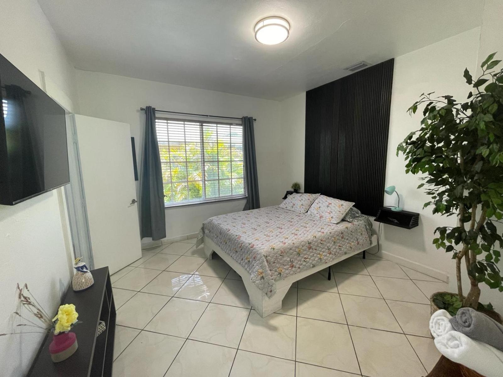 Private Suite Next To Calle Ocho Miami Exterior photo
