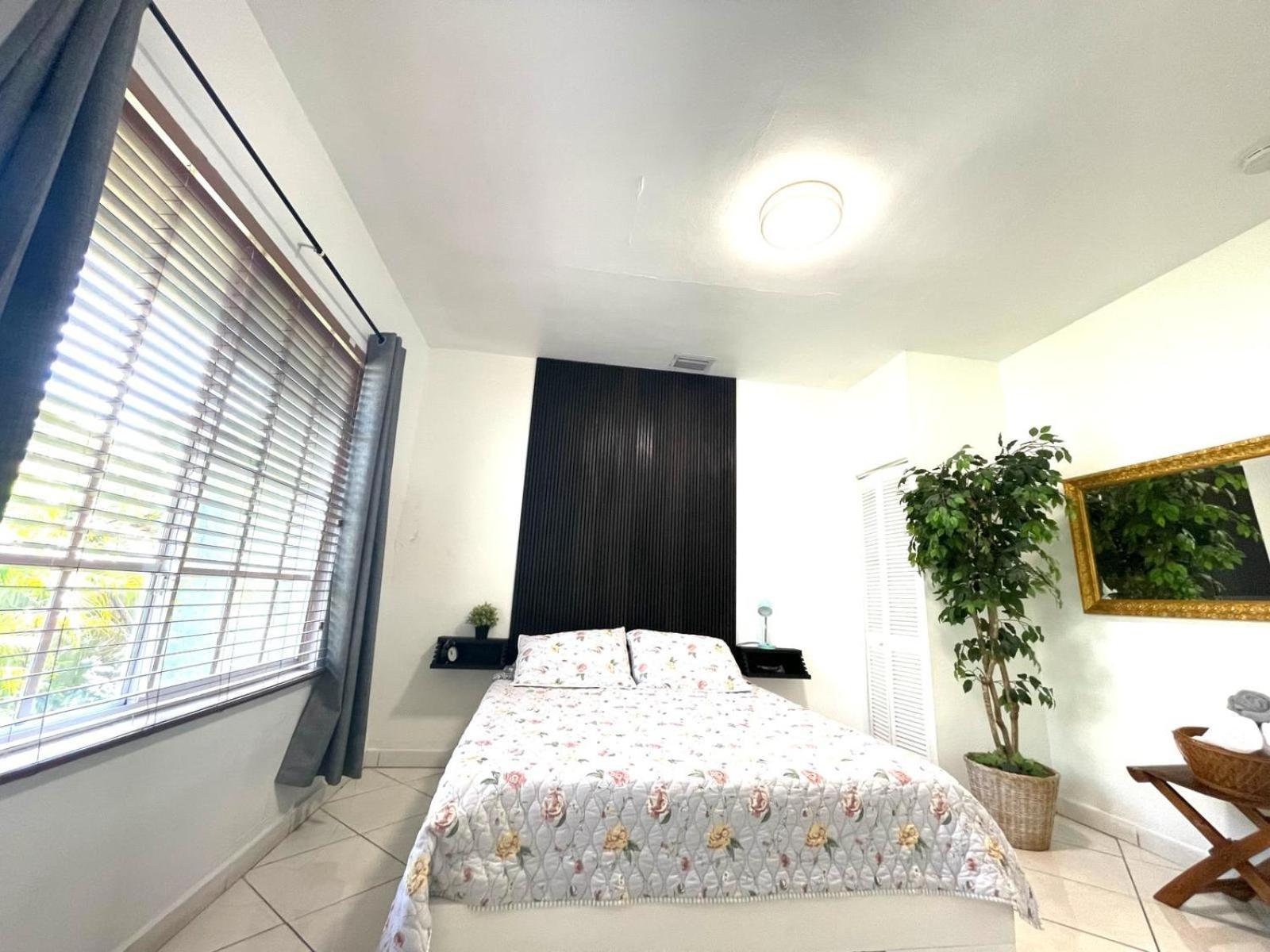 Private Suite Next To Calle Ocho Miami Exterior photo