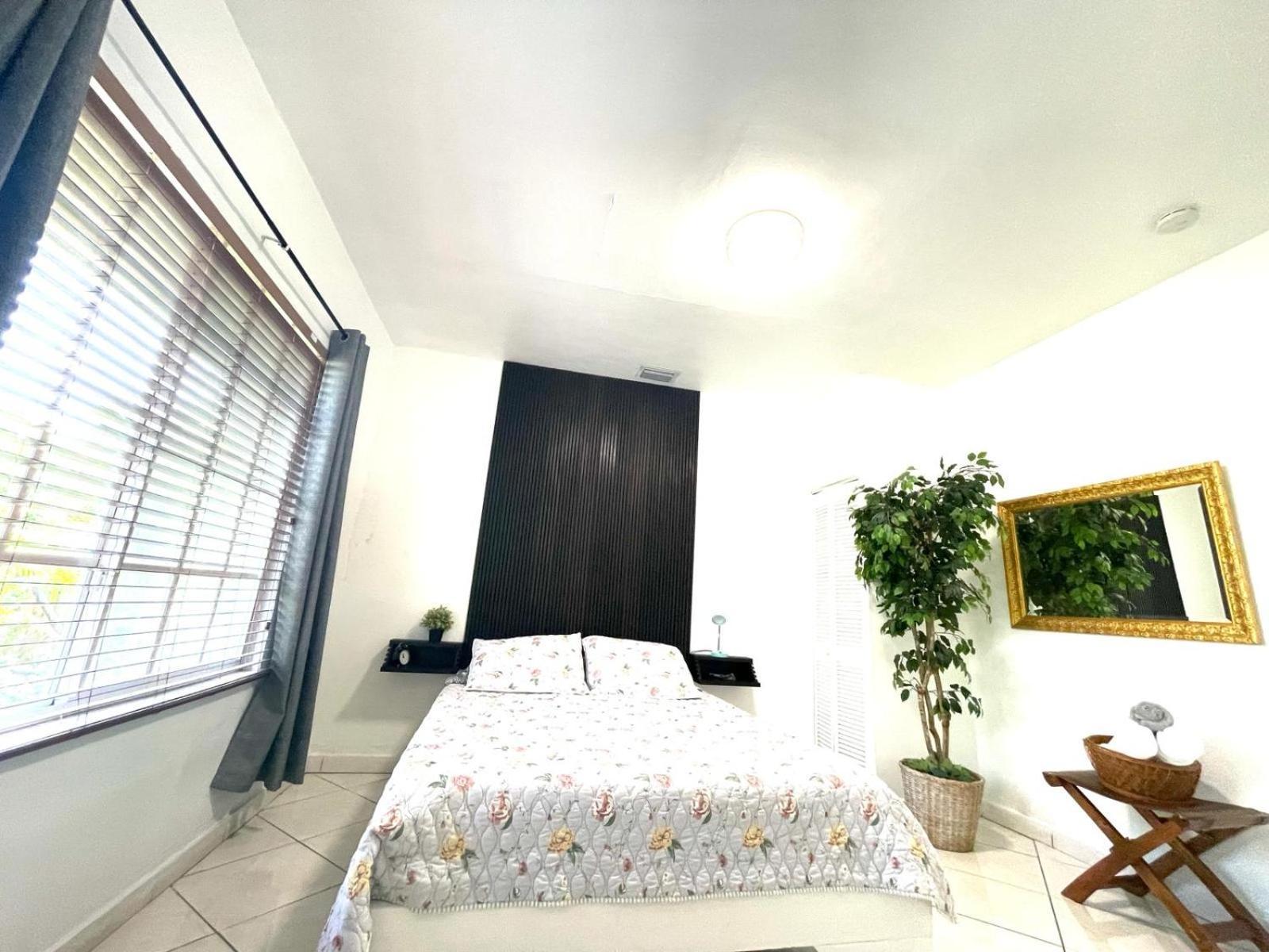 Private Suite Next To Calle Ocho Miami Exterior photo